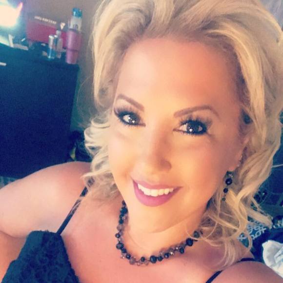 Meet your Posher, Julie - Picture 1 of 1